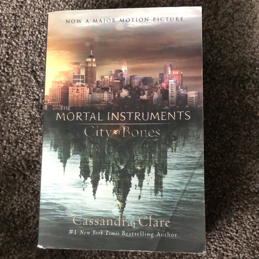 The Mortal Instruments Books 1-3 - Picture 2 of 7
